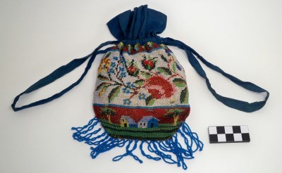 photo of a blue and multicoloured beaded reticule