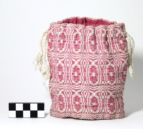 pink reticule