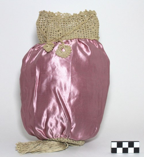 pink reticule