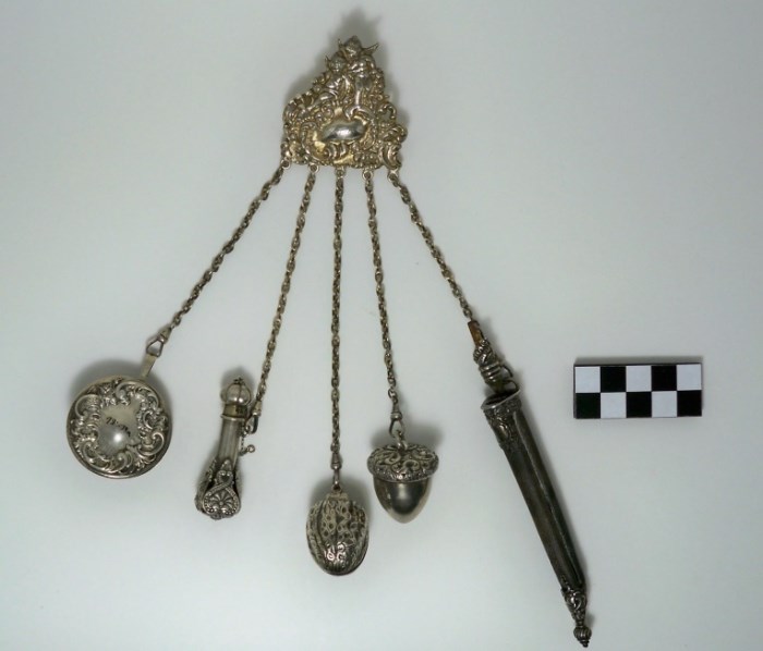 Image of a chatelaine